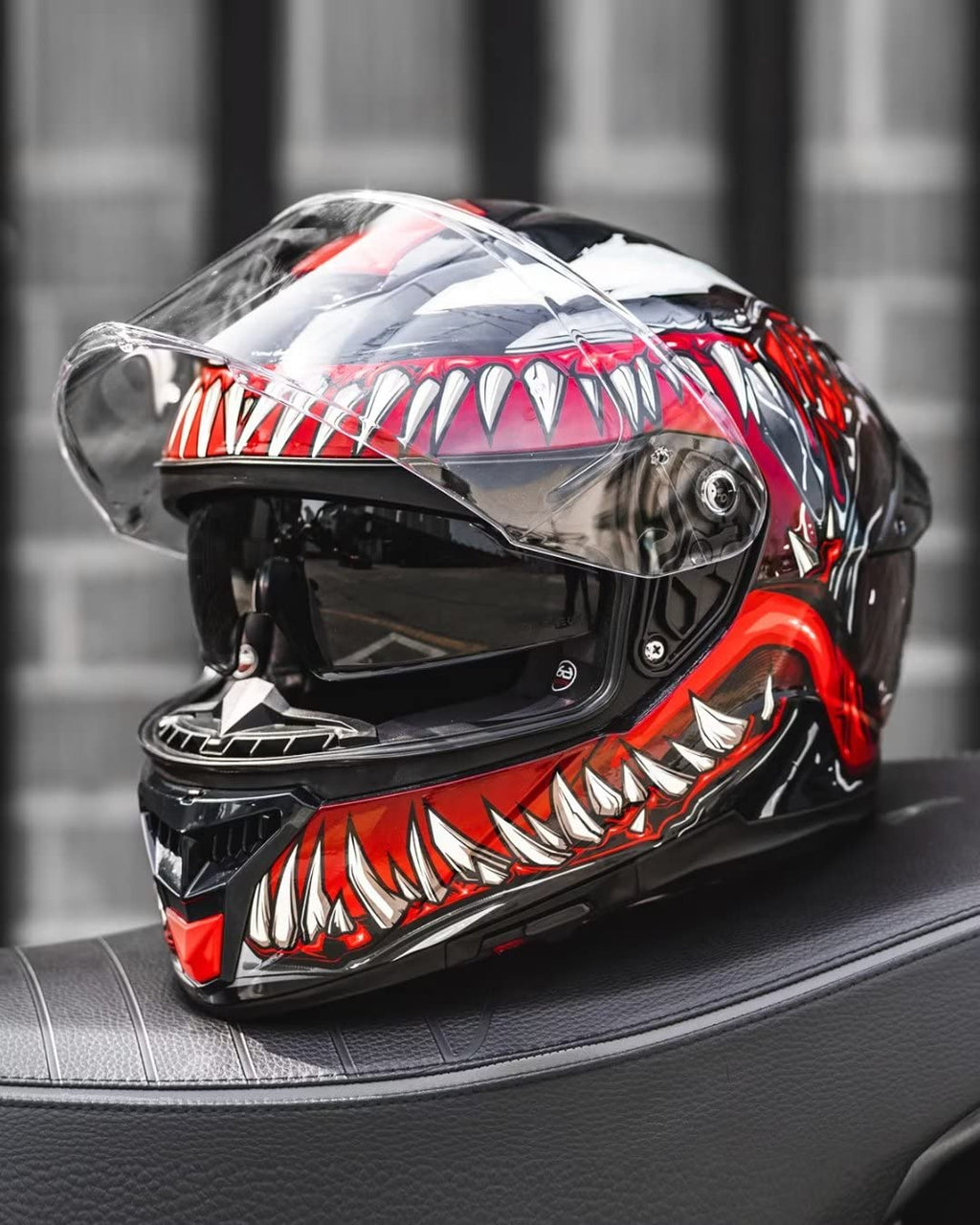 Full Face Dual Visor Motorcycle Helmet with Rear Wing Z816